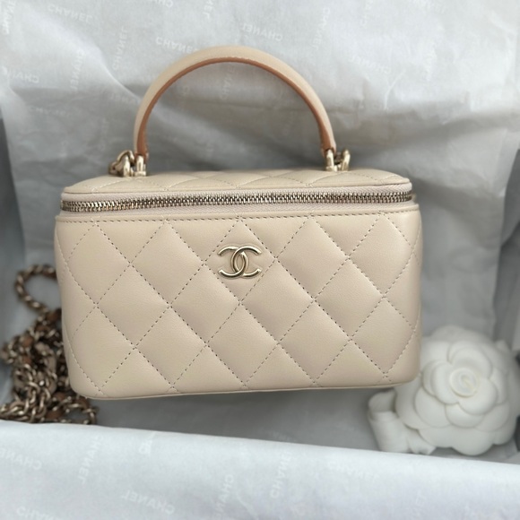 CHANEL Handbags - ❌ SOLD ❌ Chanel 23P Two Toned Vanity Top Handle Ecru/Beige Lambskin